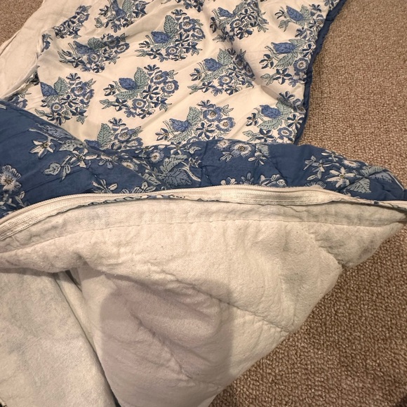 Pair Pottery Barn king shams - Picture 8 of 11